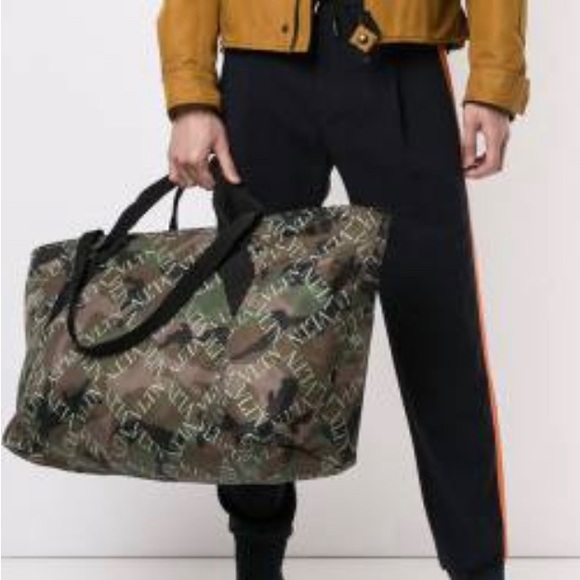 Valentino Garavani VLTN Camouflage-print Holdall Bag - Picture 3 of 12